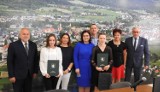 Władze gminy Sierakowice przyznały nagrody dla najlepszych absolwentów szkół podstawowych