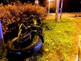 Jastrzębie: wypadek motocyklisty na Alei Piłsudskiego. 35-latek uderzył w przydrożną latarnię. Był pod wpływem alkoholu. Trafił do szpitala