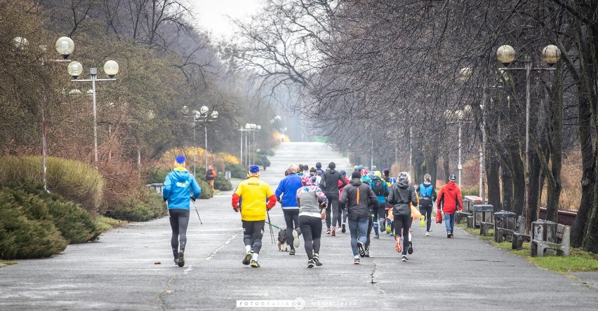 "Biegam z czystą przyjemnością" w Częstochowie - ZDJĘCIA. 40 osób wzięło udział w biegu promującym czysty sport