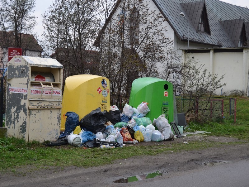 Śmietnik w okolicach ulicy Topolowej Komuny Paryskiej