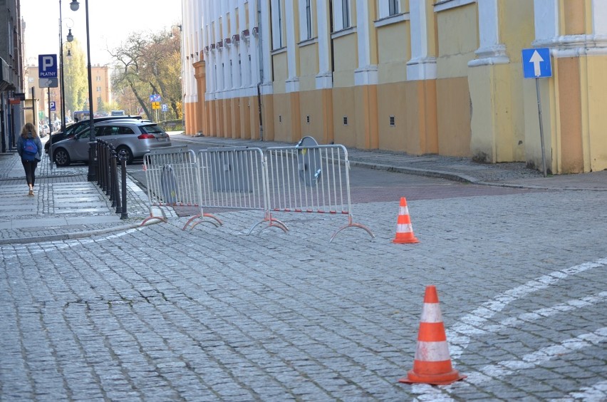 Uważajcie na znaki! Od dziś nie ma przejazdu koło teatru