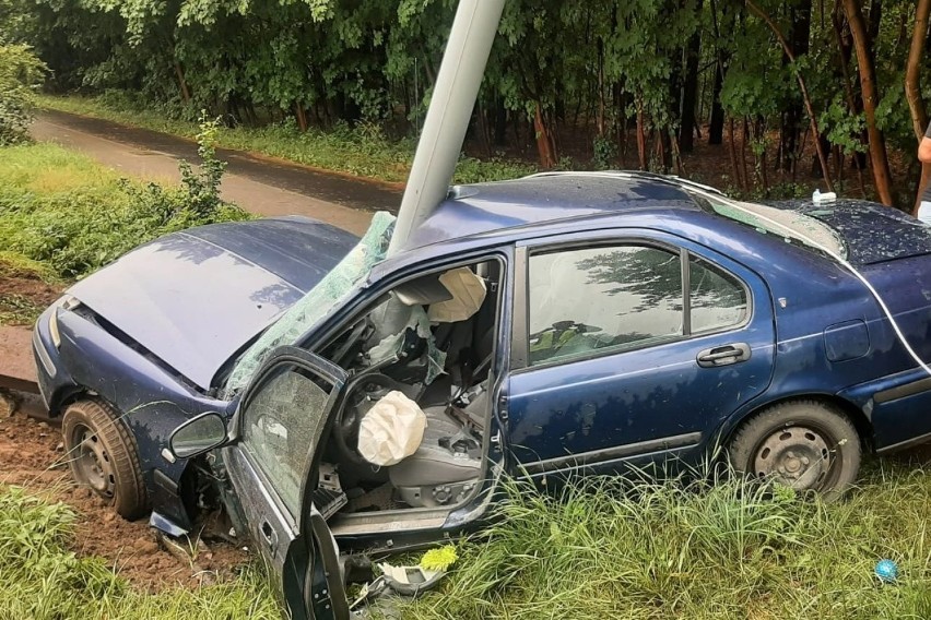 Toruń. Fatalne zderzenie na Szosie Chełmińskiej. Kierowca miał mnóstwo szczęścia [Zdjęcia + wideo]