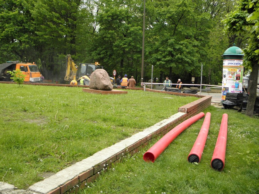 Budowa ronda w Żorach: Spore korki i sygnalizacja świetlna wahadłowa [ZDJĘCIA]