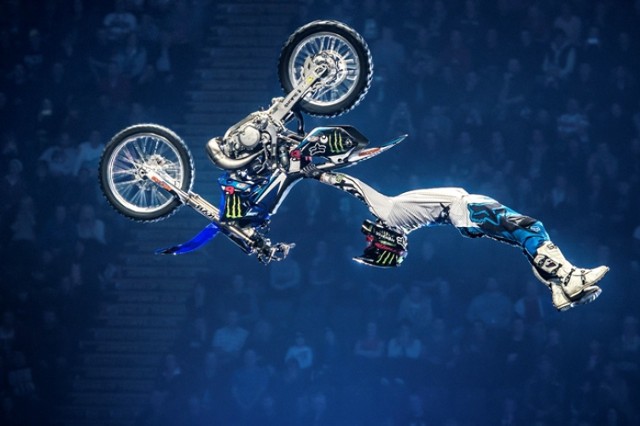 Już w najbliższą sobotę odbędzie się na Stadionie Narodowym największy na świecie pokaz motocyklowych sportów ekstremalnych.
Nitro Circus Live- Extreme Sports Show to impreza stworzona przez legendarnego motocyklistę Travisa Pastranę. Amerykanin znany jest na całym świecie ze spektakularnych i ryzykownych popisów w dziedzinie śmietanki freestyle motocrossu, bmx, deskorolki oraz wiele innych niepowtarzalnych numerów związanych ze sportami motorowymi.
Nitro Circus Live to seria trików z zakresu sportów ekstremalnych wykonywanych na żywo przed publicznością. Wszystkich fanów wysokiego poziomu adrenaliny gorąco zapraszamy na pierwszy w Polsce pokaz Nitro Circus. Bilety na dwugodzinne show kosztują od 129 do 199 złotych. 
 .