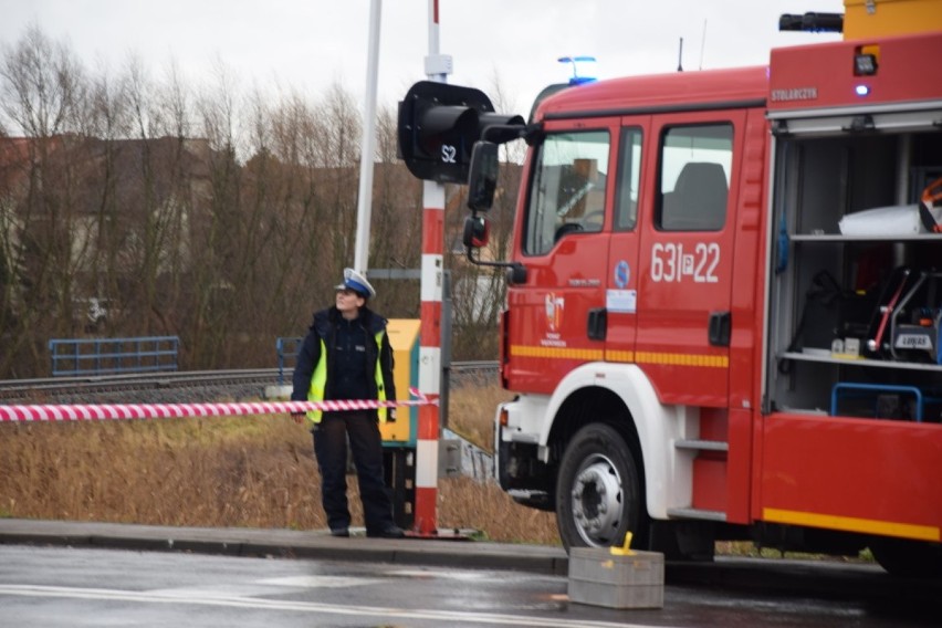 Wypadek! Zderzenie dwóch samochód na przejeździe kolejowym w Wągrowcu. Jakie są ustalenia policji? [ZDJĘCIA]