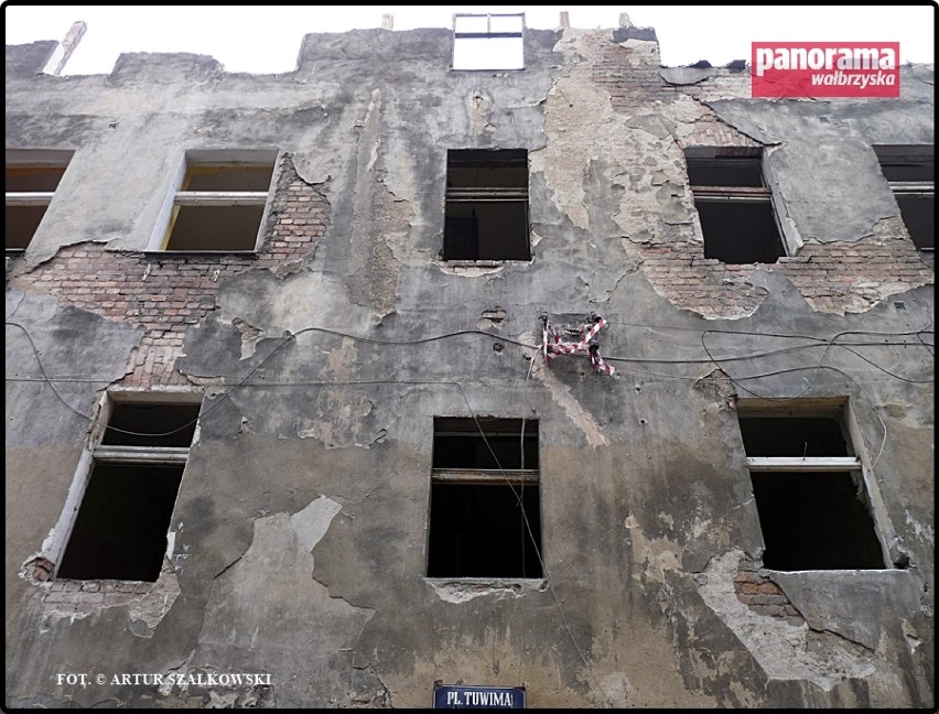 Rozbiórka budynku przy pl. Tuwima 1A w Wałbrzychu