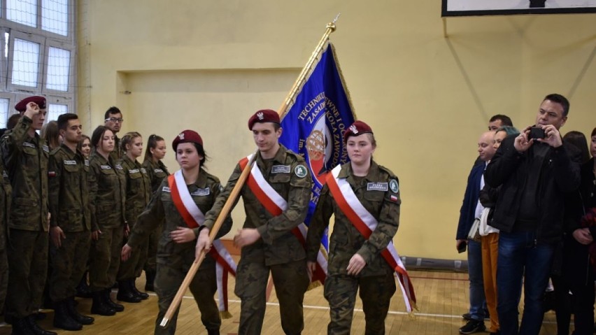 Święto Niepodległości i ślubowanie uczniów pierwszych klas w ZSDiOŚ w Radomsku [ZDJĘCIA]