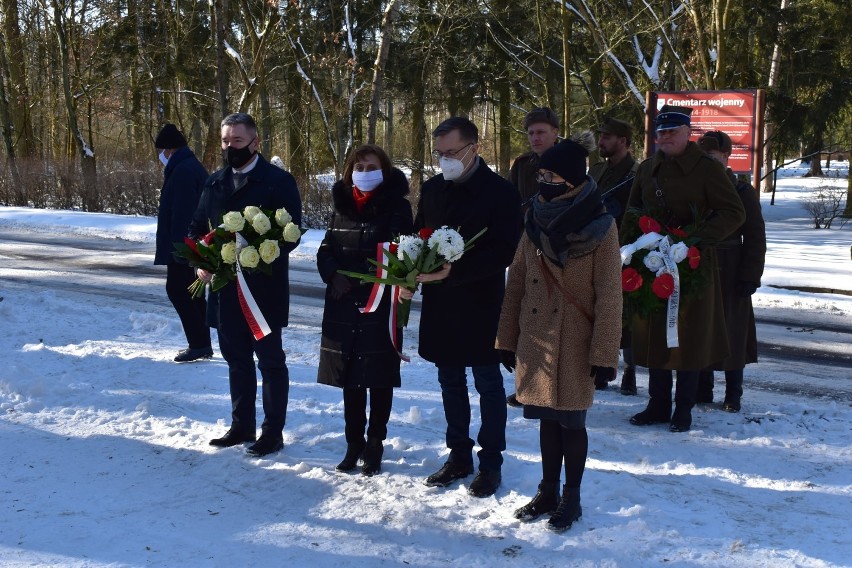 76. rocznica powrotu Piły do Macierzy. Złożono kwiaty, zapalono znicze... 