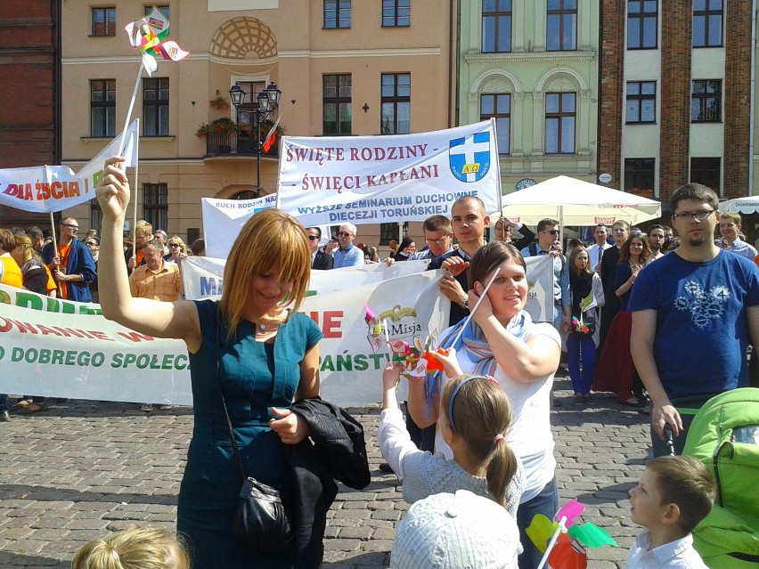 Marsz dla Życia i Rodziny pod hasłem "Rodzina - Wspólnota - Polska" 