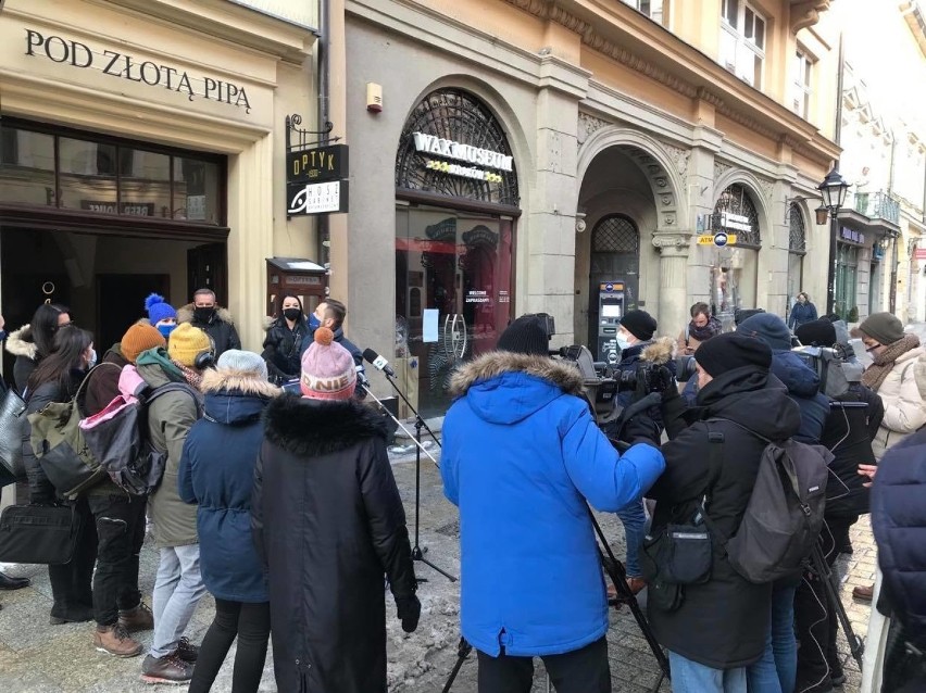 Krakowscy restauratorzy apelują do rządu o zdjęcie obostrzeń w lokalach gastronomicznych 