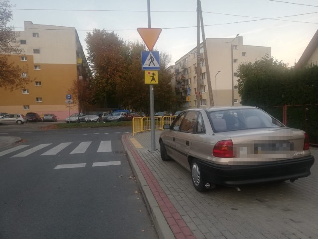 Tak nie można parkować. Interwencje Straży Miejskiej w Inowrocławiu. Zobaczcie zdjęcia >>>>>