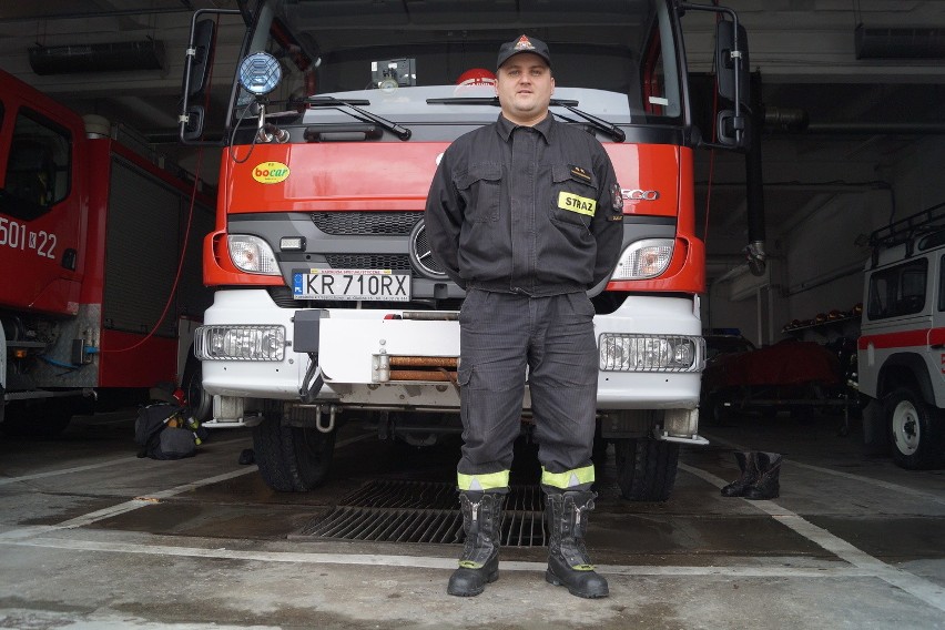 Olkusz. Krzyż Zasługi za Dzielność dla strażaka Artura Głowackiego