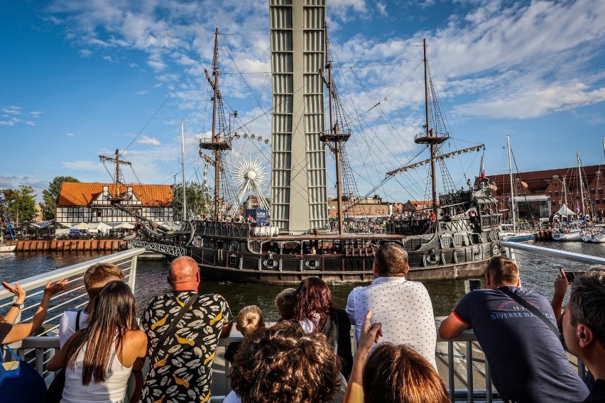 Ponad milion turystów odwiedziło Gdańsk latem 2021 roku. Jest nowy rekord. Zdjęcia