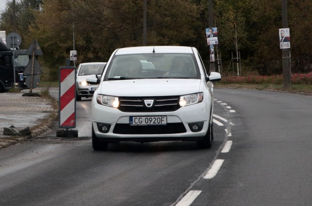 Studzienki zostały już podniesione, dziury załatane i ponownie zabezpieczone słupkami