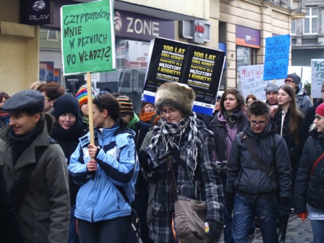 Latarki, świeczki  i lampiony. To nimi protestujący będą ...