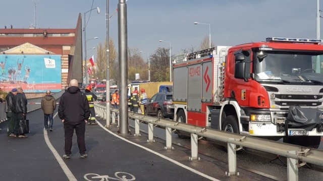 Ogromny korek utworzył się po zderzeniu czterech samochodów