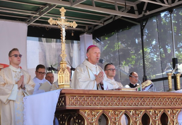 Msza odprawiona przez biskupa Marka Solarczyka.