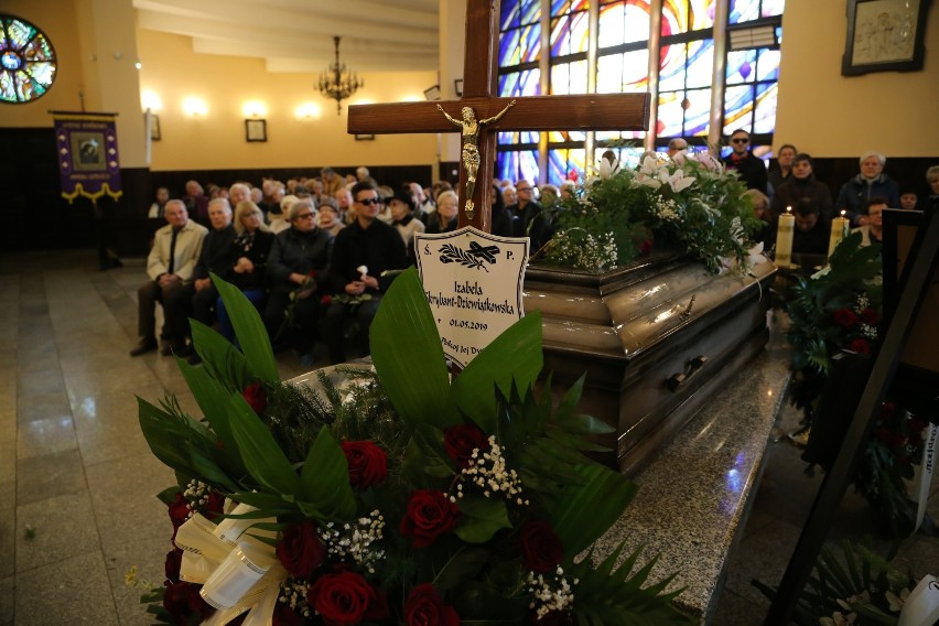 Pogrzeb Izabeli Skrybant-Dziewiątkowskiej. Bliscy pożegnali artystkę Tercetu Egzotycznego [zdjęcia]   