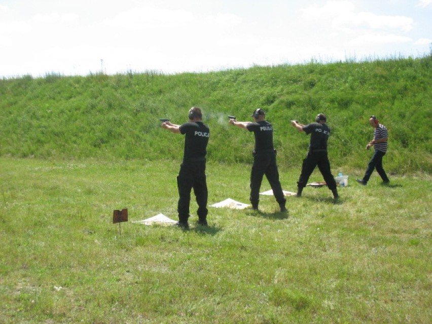 Bialscy policjanci walczyli na strzelnicy sportowej o puchar...