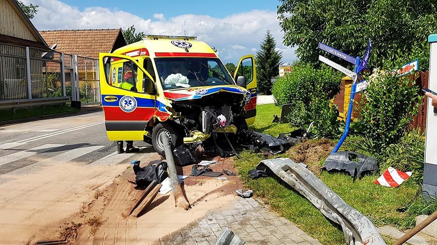 Karetka, która rozbiła się w Brzesku, to ambulans z Nowego Sącza 