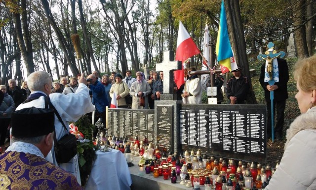 Uroczystość poświęcenia pomnika