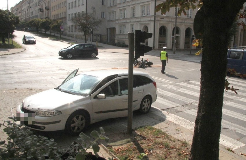 Wypadek na skrzyżowaniu w Kielcach. Motocyklista trafił do szpitala