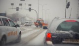 Śnieg zasypał drogi w woj. śląskim [ZDJĘCIA]. Bardzo trudne warunki dla kierowców! Na południu zamiecie śnieżne i...