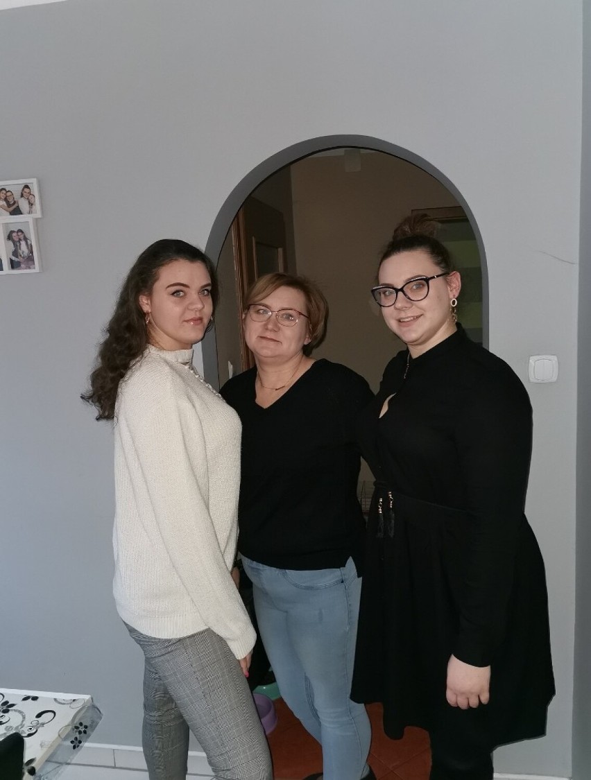 Honorata Nowak z córkami Karoliną i Aleksandrą

Żeby...