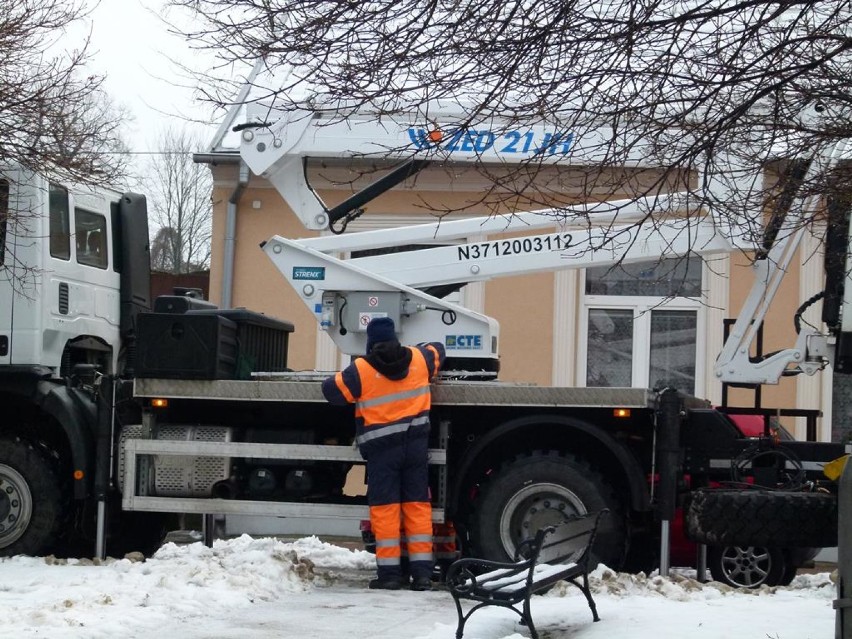 Demontują ozdoby świąteczne. Uwaga na utrudnienia w ruchu