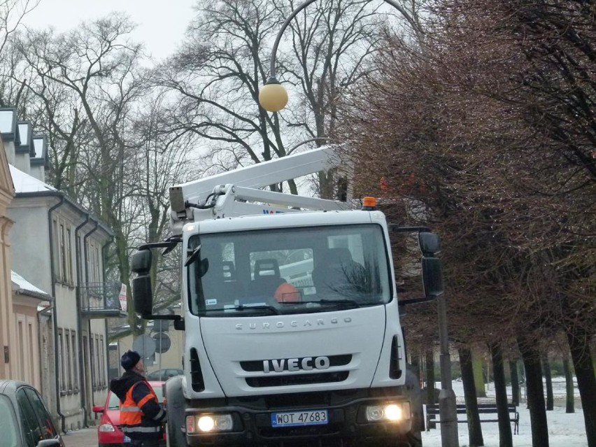 Demontują ozdoby świąteczne. Uwaga na utrudnienia w ruchu