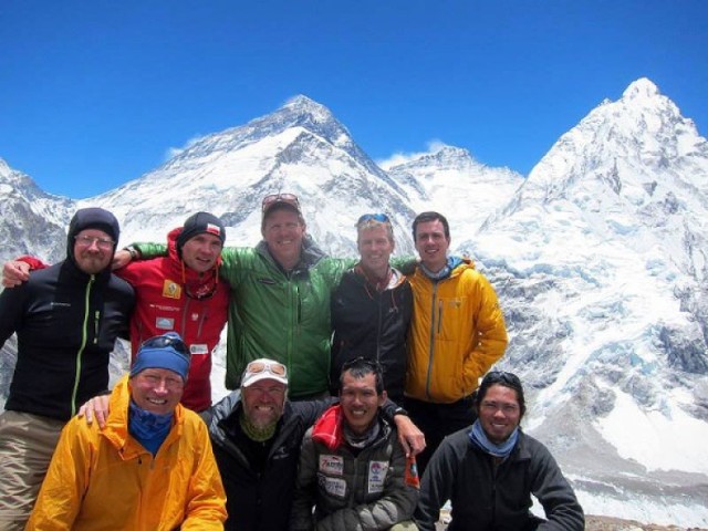 W sześćdziesiątą rocznicę pierwszego wejścia na Mount Everest ...