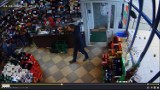 Policjanci z Suwałk poszukują oszusta. Za zakupy zapłacił fałszywym banknotem