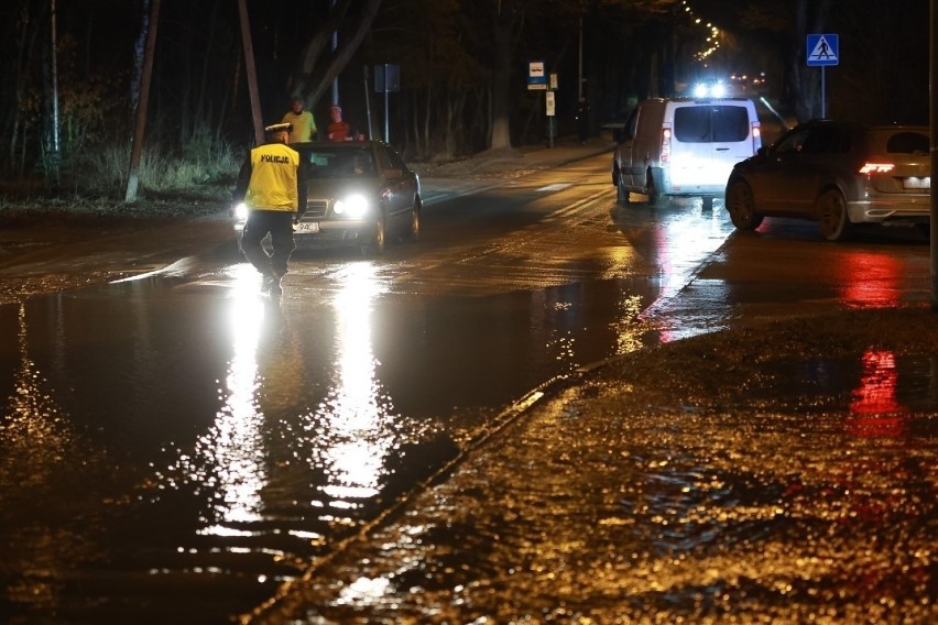 Po awarii wodociągu na prawobrzeżu w Szczecinie. Woda w kranach wróciła, ale prace wciąż trwają 