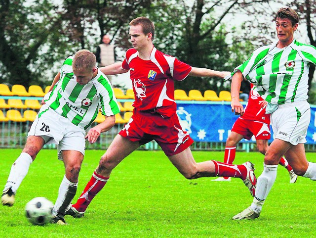 Krzysztof Boniecki (w czerwonej koszulce) grał bardzo ostro, był także nieskuteczny