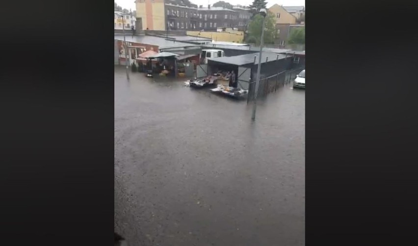 Burza w Zgierzu! WIDEO, ZDJĘCIA. Skutki ulewy w Zgierzu! Miasto pod wodą. Zalany szpital, w którym leczy się Covid-19! ZDJĘCIA 21.06.2020