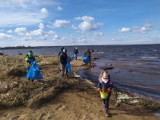 Turawa. Podczas akcji sprzątania brzegów Jeziora Dużego zebrali ponad 10 ton odpadów! W niedzielę podobna akcja na Bolko w Opolu [ZDJĘCIA]