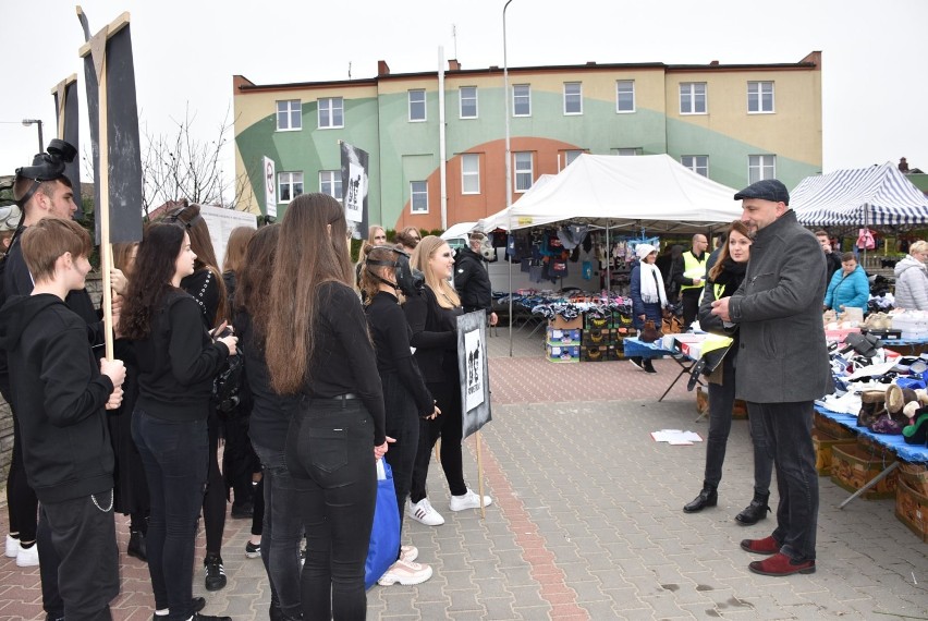 Młodzież z Ptaszkowa włączyła się w protest przeciw smogowi w gminie Grodzisk [ZDJĘCIA]