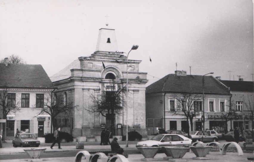 Plac Kościuszki w Tomaszowie Mazowieckim na początku lat 90. [STARE ZDJĘCIA]