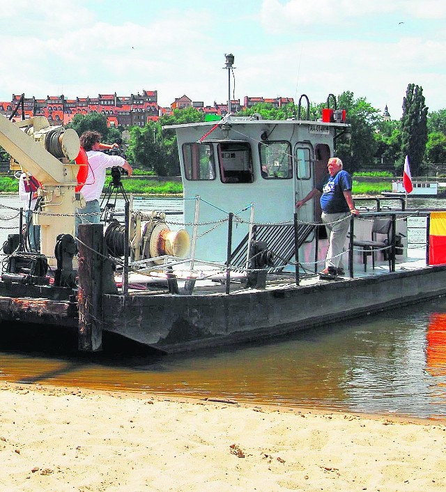 Na plażę La Playa można dostać się bezpłatnym promem, który kursuje przez cały sezon