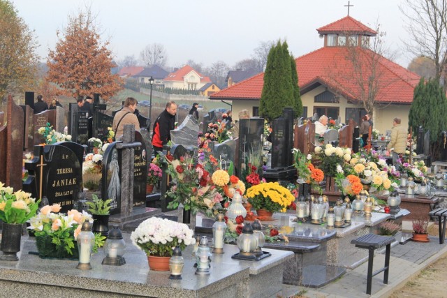 Zdaniem mieszkańców, ceny pogrzebu na brzezińskim cmentarzu są zaporowe.
