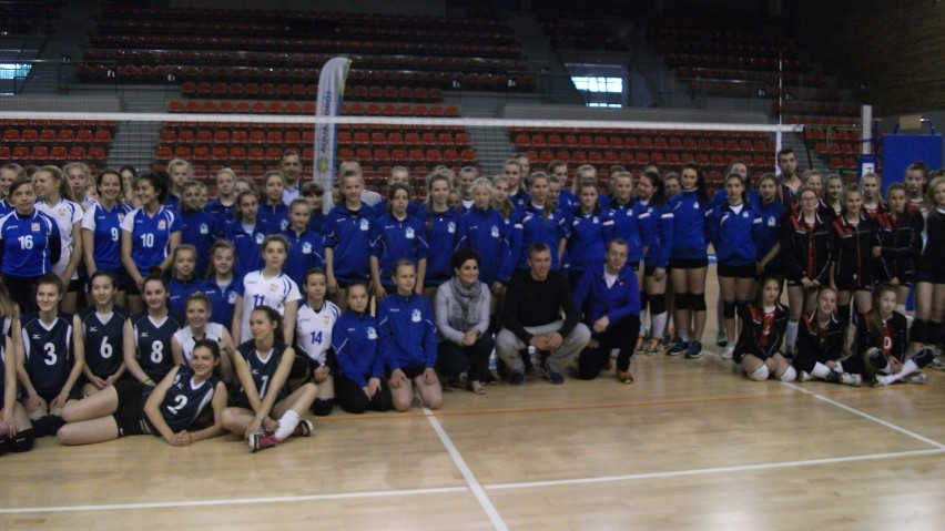 W Wałbrzychu odbył się II Turniej Siatkówki Dziewcząt o Puchar Aqua Zdroju - nowy sponsor Chełmca