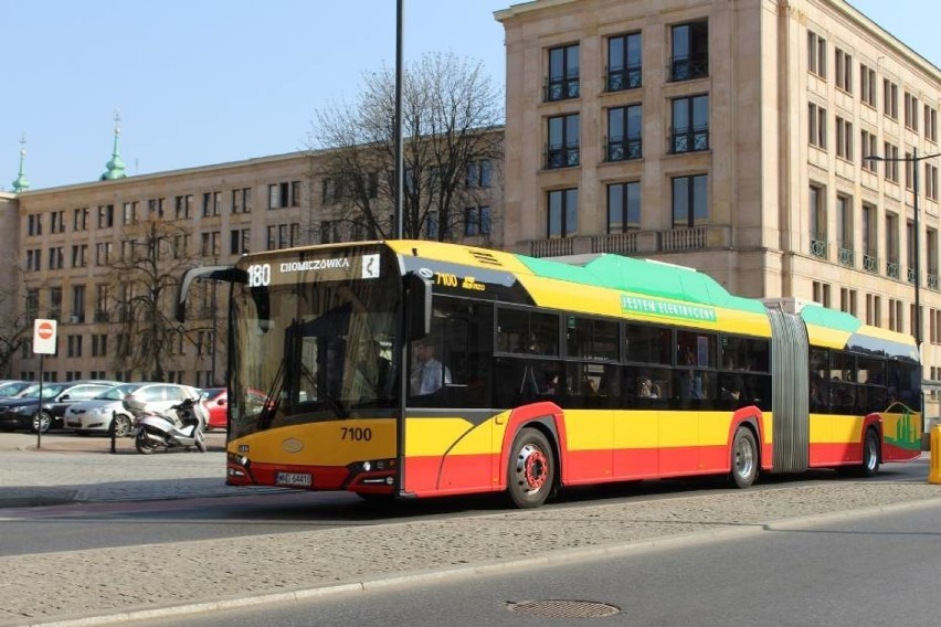 Zmiany w komunikacji miejskiej na wakacje. Zawieszenie wielu linii autobusowych, rzadsze kursowanie tramwajów i metra