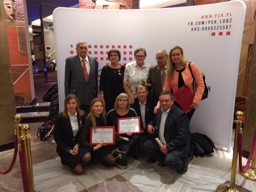 Nagrody dla działaczy z Radomska podczas Wojewódzkiej Gali 100-lecia Polskiego Czerwonego Krzyża [ZDJĘCIA]