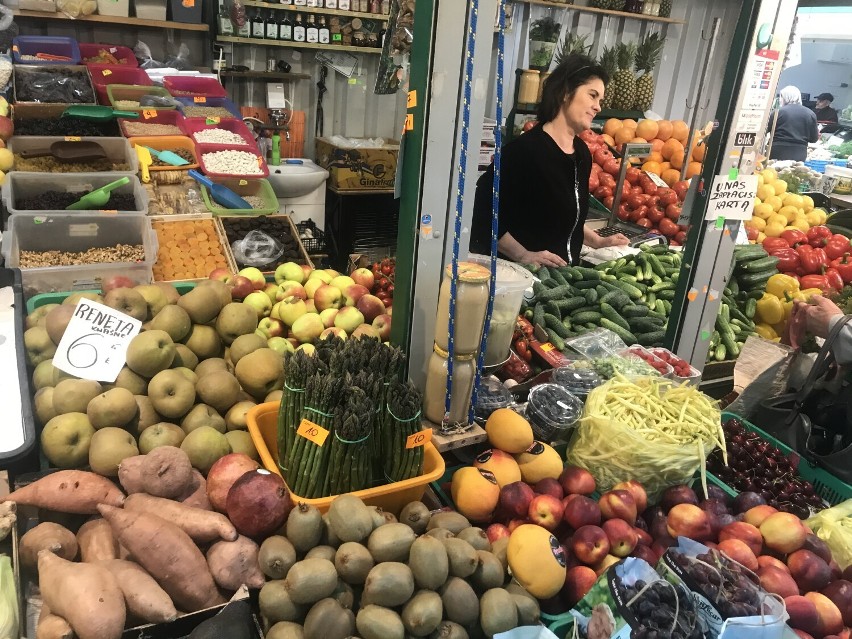  Ceny truskawek i nowalijek na chełmskim bazarze nadal wysokie. Fasolka szparagowa bije rekordy! Zobacz zdjęcia