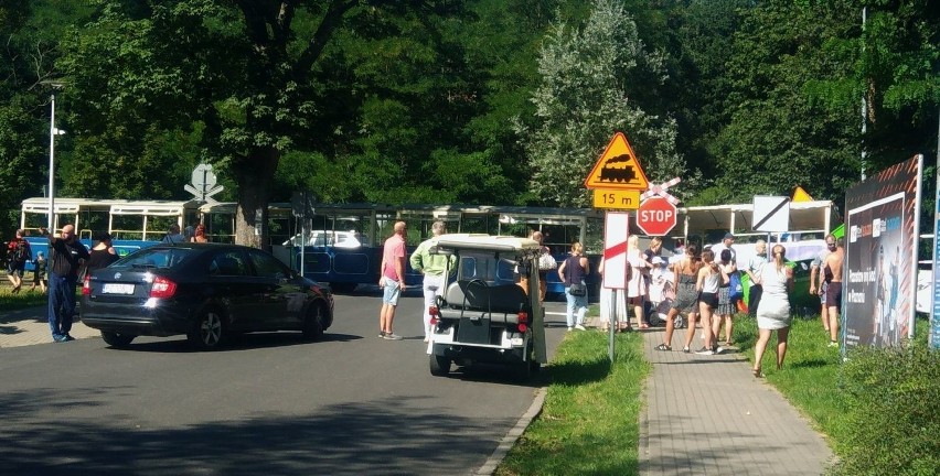 Ranny maszynista trafił do szpitala. Dwoje dzieci opatrzono...