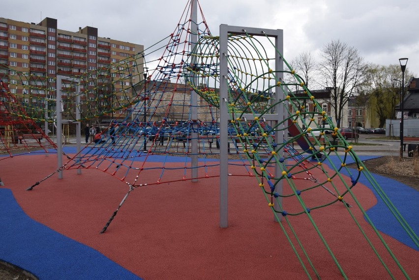 Częstochowa: Nowy plac przy ulicy Perepeczki uroczyście otwarty. Jest plac zabaw dla dzieci, stojaki na rowery i tor rowerowy [ZDJĘCIA]
