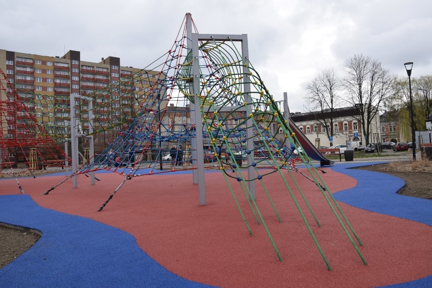 Częstochowa: Nowy plac przy ulicy Perepeczki uroczyście otwarty. Jest plac zabaw dla dzieci, stojaki na rowery i tor rowerowy [ZDJĘCIA]