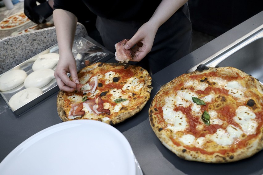 Pizza to jedno z naszych ulubionych włoskich dań. Nic więc...