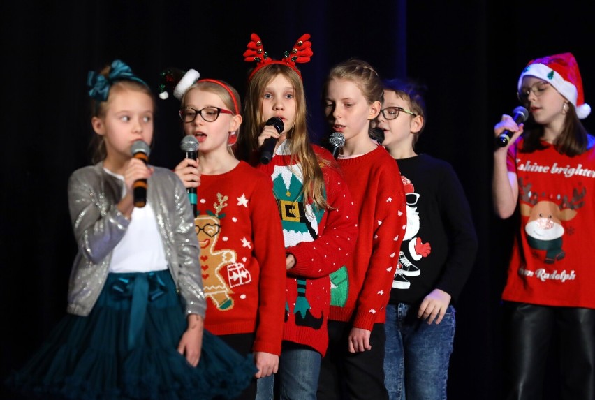 Dzieci z SimaRe na świątecznym koncercie "Mikołaja czas...