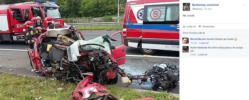 Katowice: Wypadek na DTŚ przy Auchan: Opel wjechał w ciężarówkę [ZDJĘCIA]